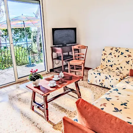 Boudi-ou-2 By Interhome アパート Antheor-Cap-Roux